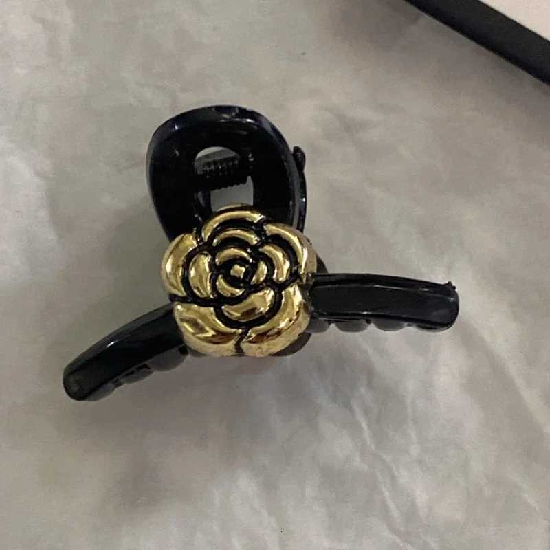 Hairclip Retro Handmade Pearl Camellia Flower Mini Cute Shark Clip Korean Style Accessories for Daily Styling Special Occasion Gift High Quality Textu