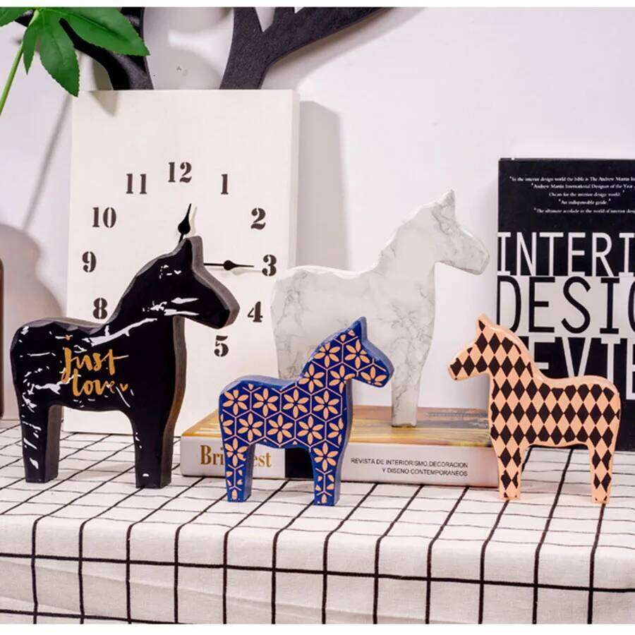 Wooden Decor Horse Figurine Child Toy Gift Crafts Statue Home Desktop Office Interior New House Decoration Ornaments
