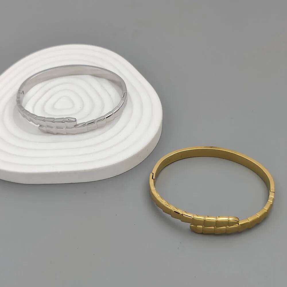 Fine Jewellery Bracelet Jewellery Gold Plated Stainless Steel Snake Pattern Waterproof Bracelet for Wedding Party and Anniversary Gift High Quality 1 