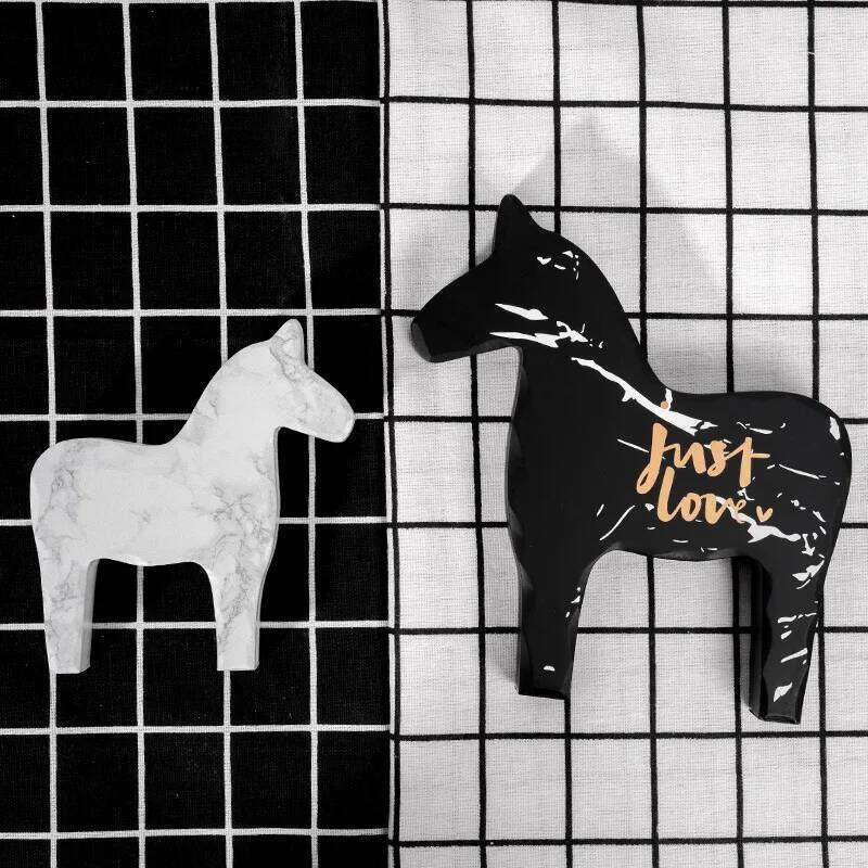 Wooden Decor Horse Figurine Child Toy Gift Crafts Statue Home Desktop Office Interior New House Decoration Ornaments