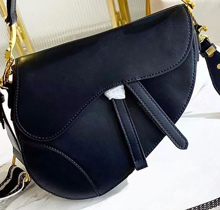 2026 Luxury Designer Bag Classic Saddle Bag Handbag Crossbody Bag Hardware Premium Fashion Ladies Premium Leather Clutch Handbag Summer classic style 8868