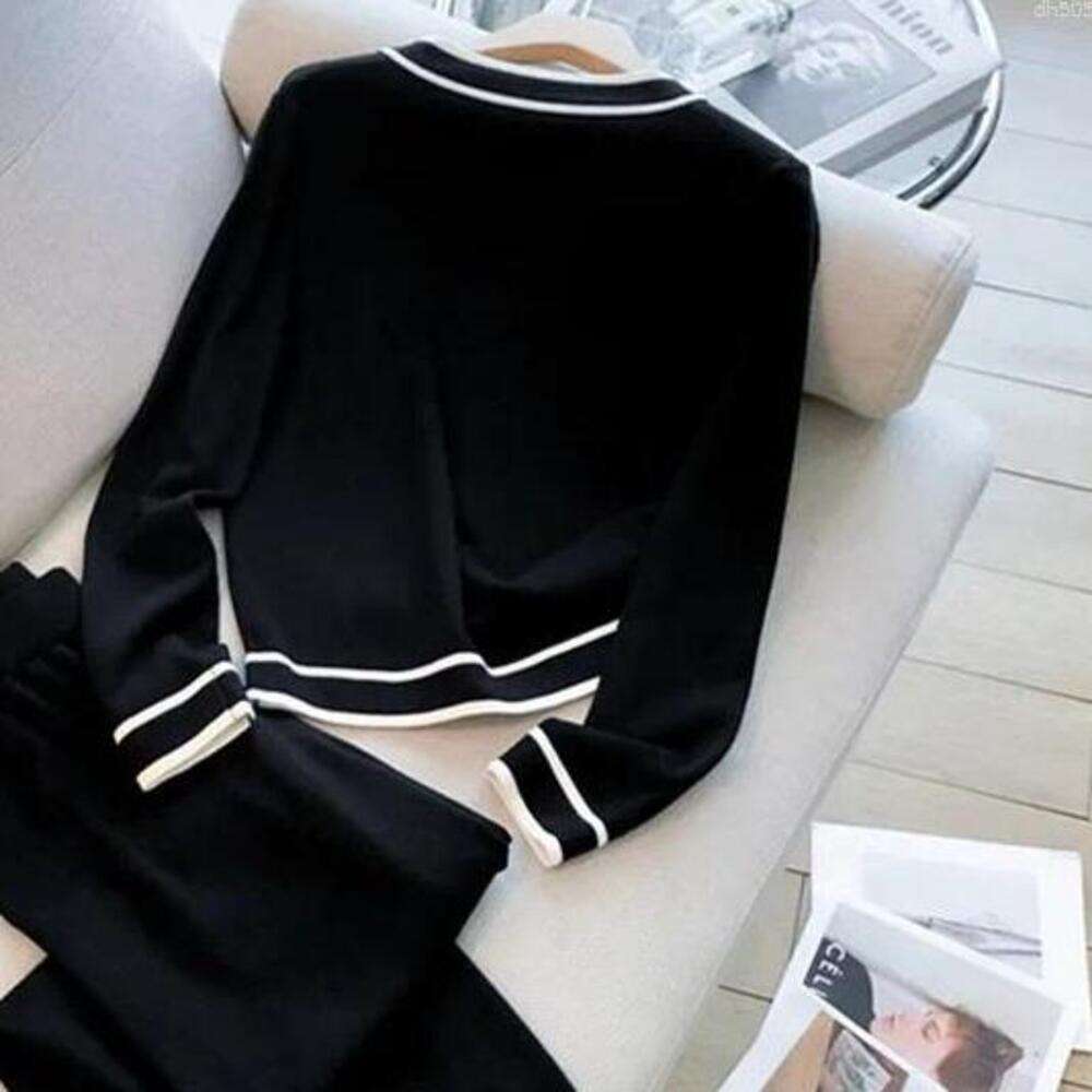 Designer Women's Sports Suit Winter Knitted Two-piece Set Women's Elegant V-neck Patch Sweater Pants Set Red High-quality Women's Casua