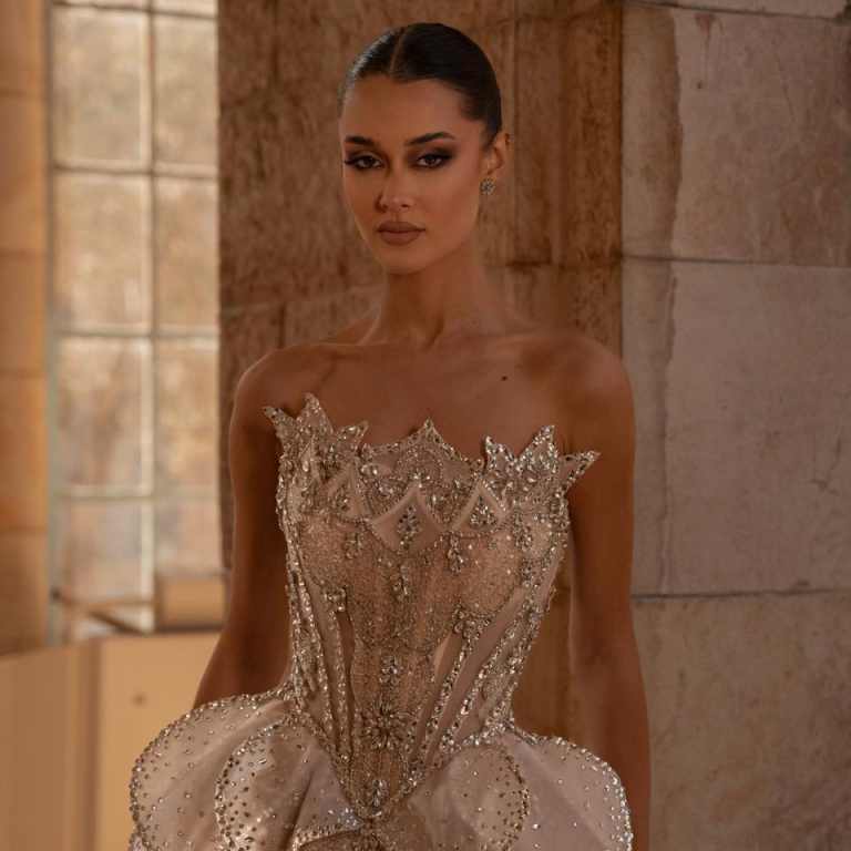 Elegant Strapless A Line Wedding Dresses Fashion Sleeveless Sequined Beading Bridal Dress Floor Length Bride Gowns Customized