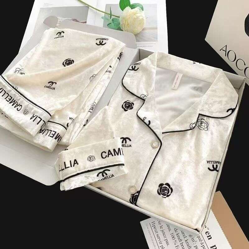 Autumn Winter Pajamas for Women Hot-Selling High-End Camellia New Gold Diamond Velvet Cardigan Plus Size Long Sleeve Homewear Set