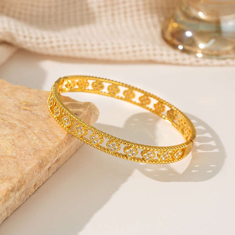 Four-Leaf Clover Kaleidoscope Clasp Bracelet Women's Fashionable Versatile Copper Zirconia Jewelry Exquisite High-End Vintage Bracelet