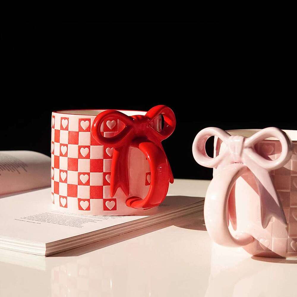 1Pc Heart Ceramic Mug, Creative Bow Handle Design Checkerboard Pattern Mug Suitable for Home Decoration, Daily Drinking Water, Breakfast Milk, Afterno