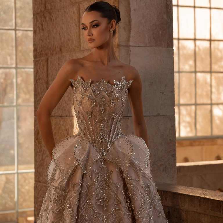 Elegant Strapless A Line Wedding Dresses Fashion Sleeveless Sequined Beading Bridal Dress Floor Length Bride Gowns Customized