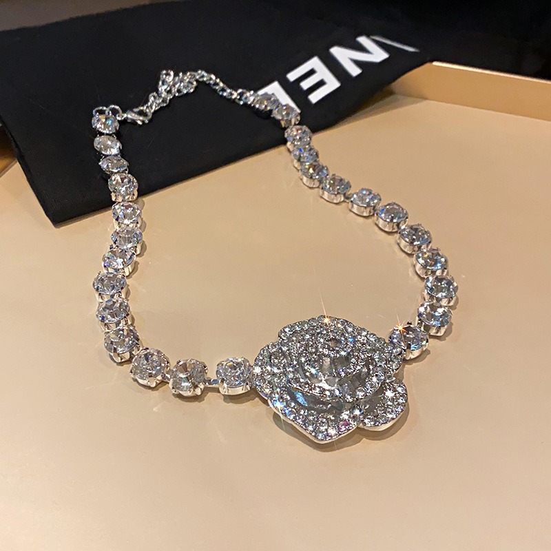 Designer Jewelry Women's Full Diamond Flower Necklace Set Diamond Inlaid Flower Geometric Set Fashion Elegant Necklace Earring Accessories