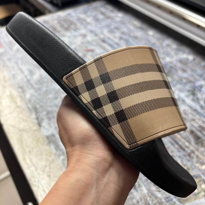 2026Designer Summer leisure Beach Slippers Vintage Printing Tartan Slider Men Women High Quality Luxury Sandals Beige Print Embossed Slide Beach Slippers