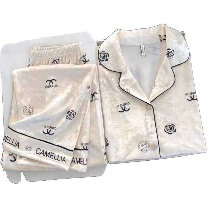 Autumn Winter Pajamas for Women Hot-Selling High-End Camellia New Gold Diamond Velvet Cardigan Plus Size Long Sleeve Homewear Set