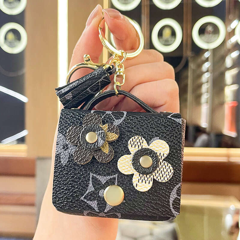 Leather Headphone Case Keychain Pendant Cute Girl Bag Keychain Accessory Fashionable Trendy Accessories for Everyday Styling