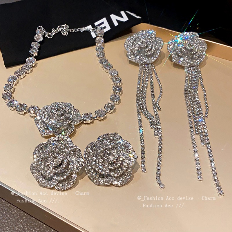 Designer Jewelry Women's Full Diamond Flower Necklace Set Diamond Inlaid Flower Geometric Set Fashion Elegant Necklace Earring Accessories