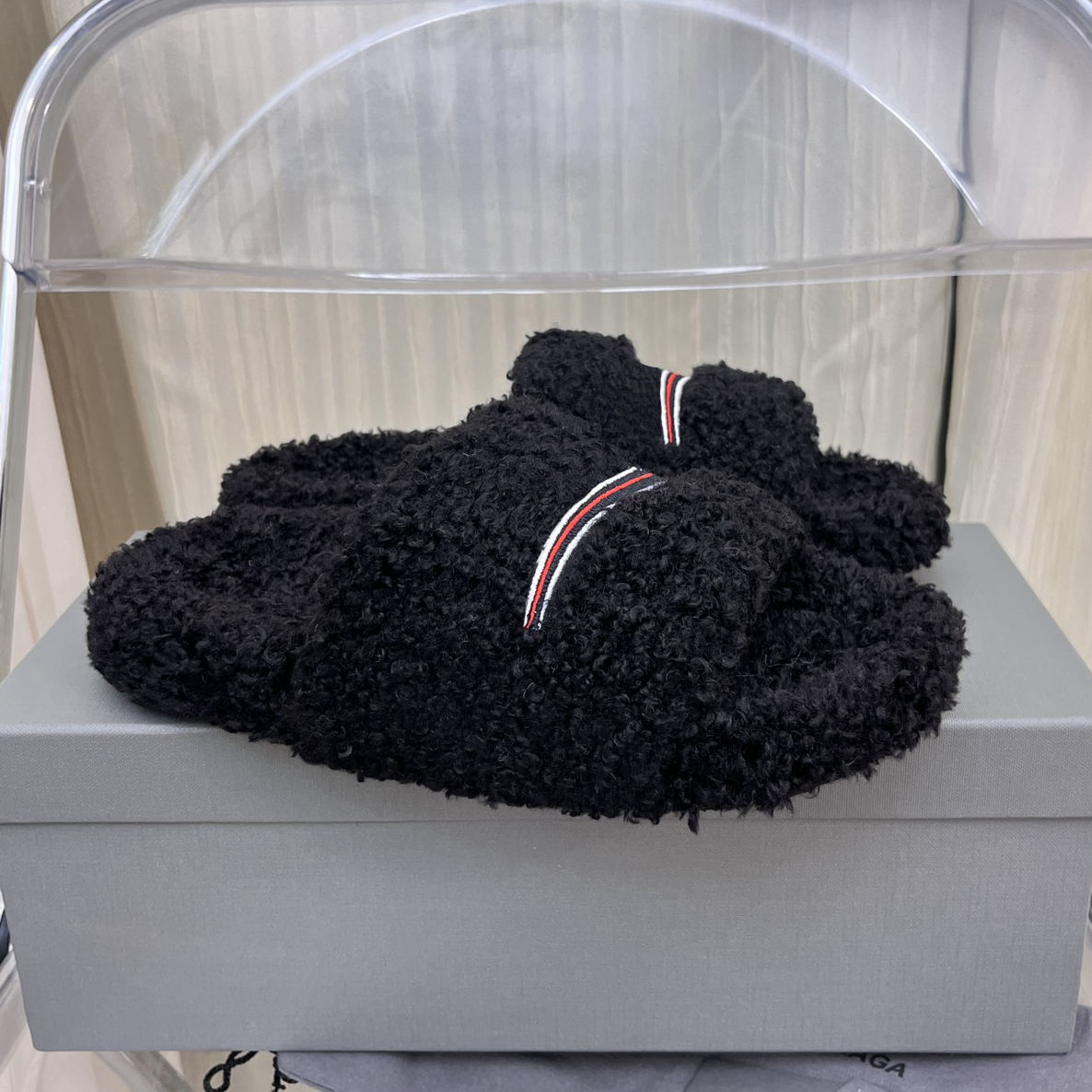 2026 Luxury triangle Slides Designer men women Slippers Ladies Wool Winter Fur Fluffy Furry Warm Letters Sandals Comfortable Fuzzy Girl Paris Flip Flop Slipper 35-46