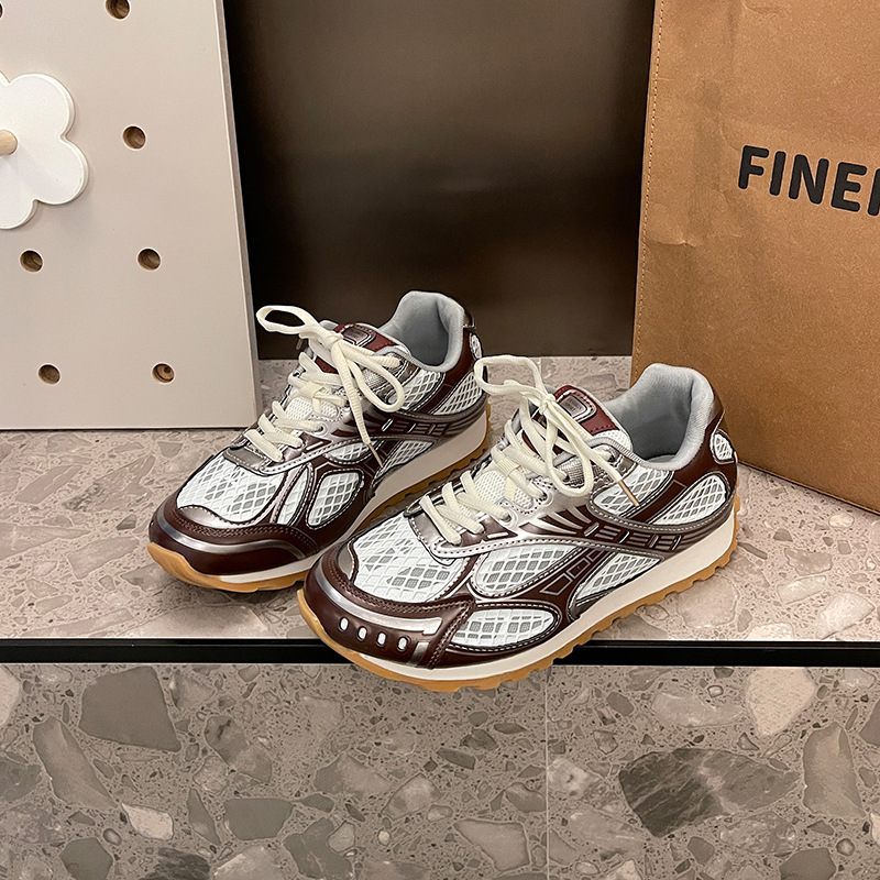 2026 Women Outdoor Retro Sneakers Spring Summer Lightweight Breathable Running Shoes Stylish Comfortable Silver Black Footwear Free Shipping