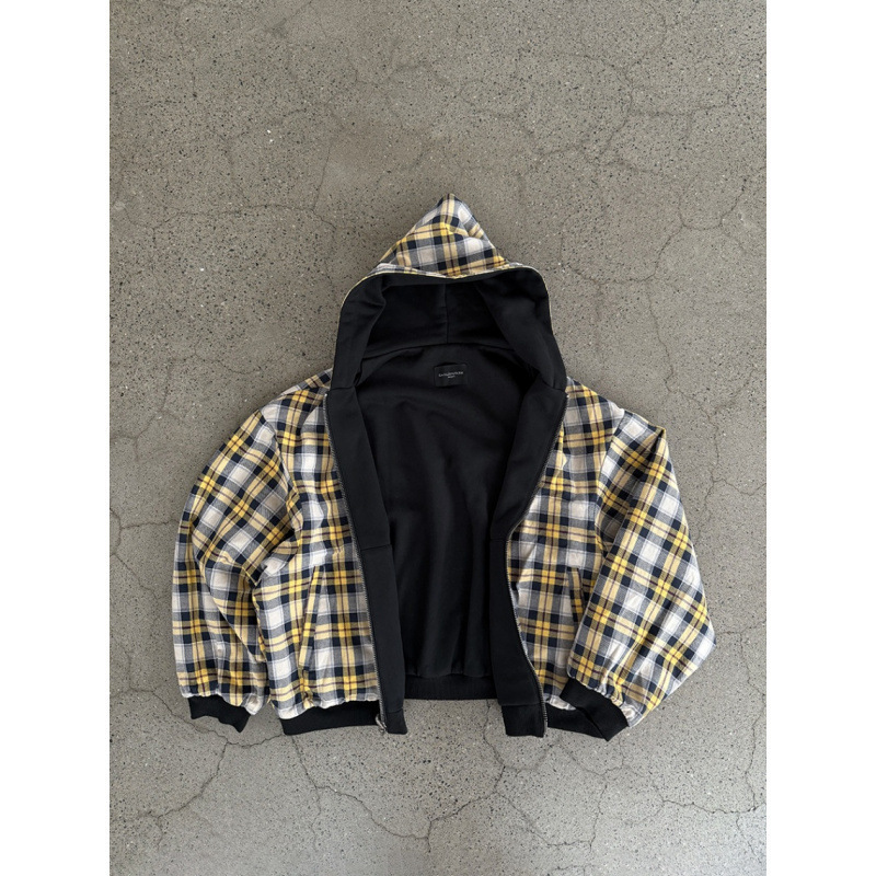 The Clothing Designed By A Luxury Brand Designer Is A Double Zipper Hooded Sweatshirt With A Retro Yellow Checkered Pattern That Can Be Flipped Over I