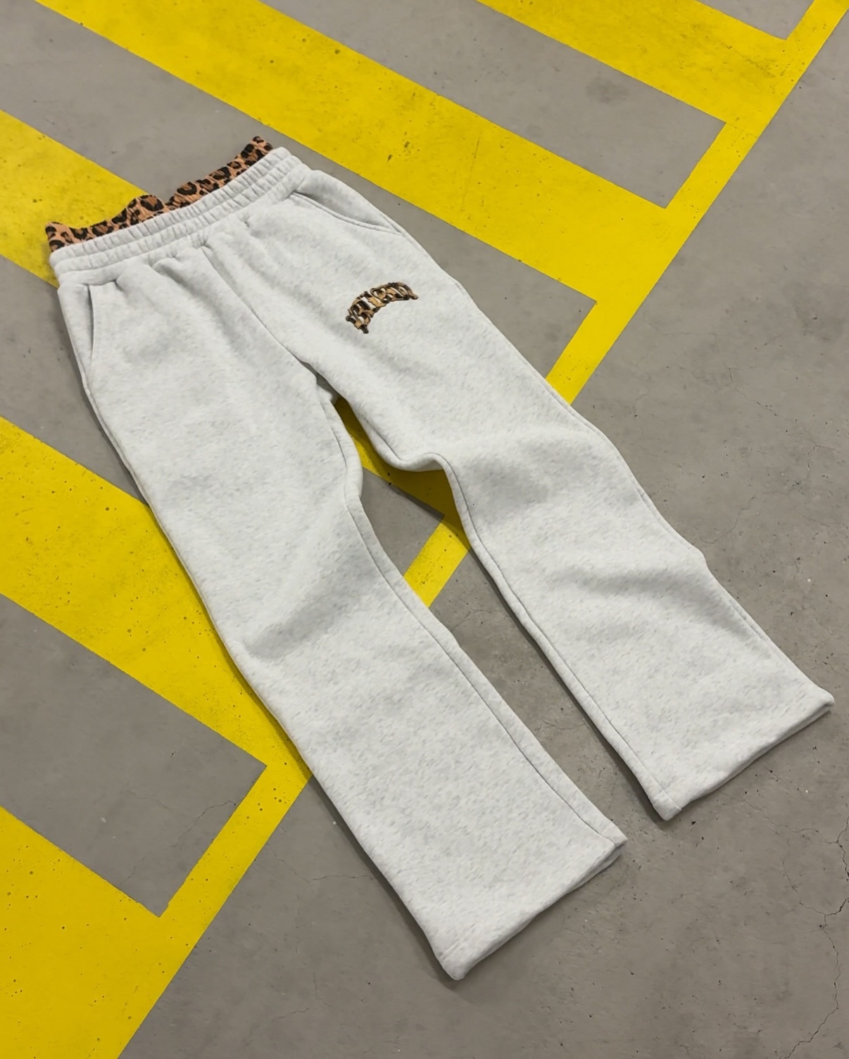 The 2026 New Model Of The Luxurious Brand's Design Features Striped Print Letter Embroidery Street Casual Pants With A Lining And A Hooded Design