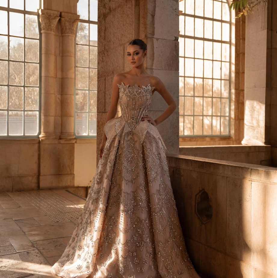 Elegant Strapless A Line Wedding Dresses Fashion Sleeveless Sequined Beading Bridal Dress Floor Length Bride Gowns Customized