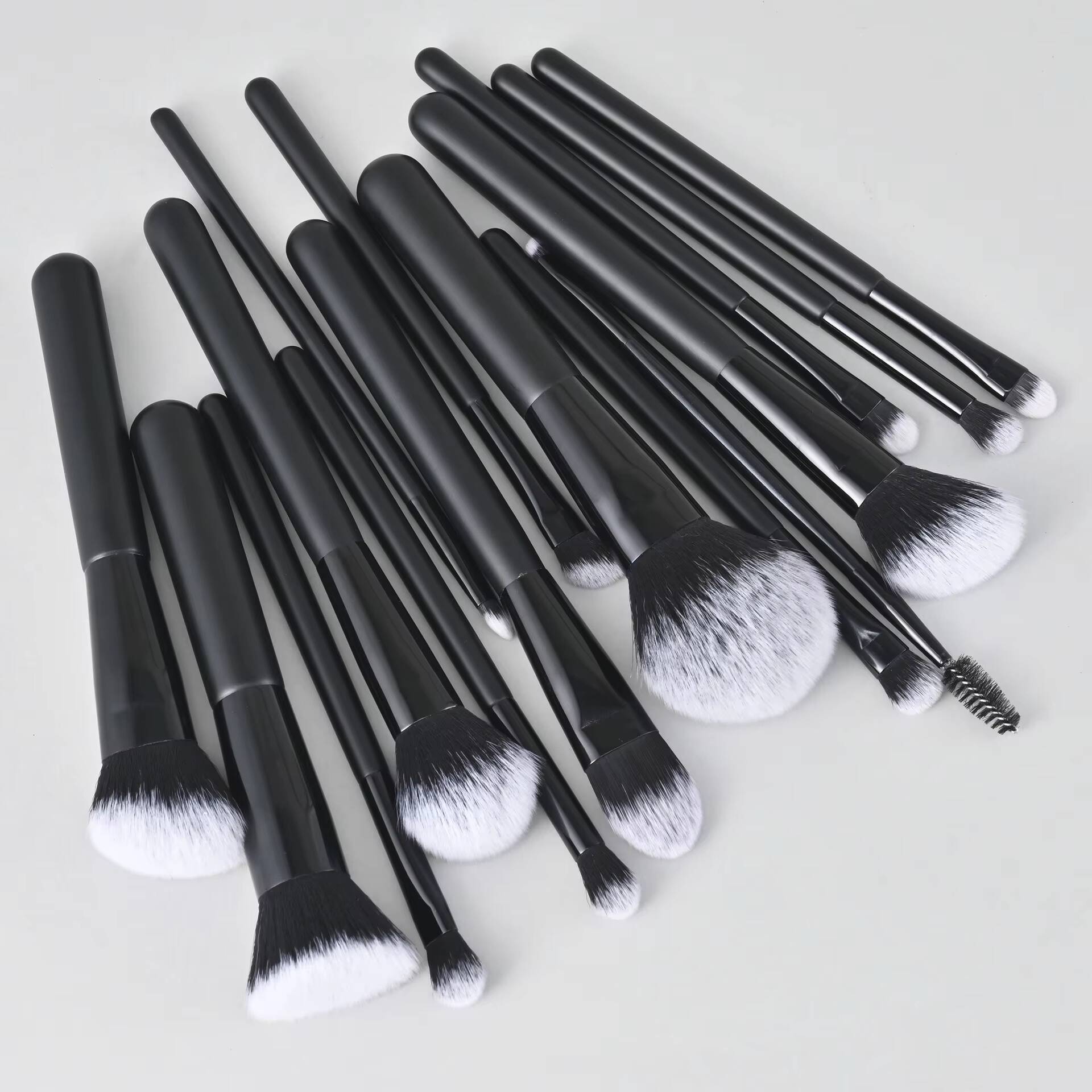New Style 15pcs Private Label Black Wood Handle Vegan Makeup Brush Set Professional Beauty Tools for Cosmetic Application