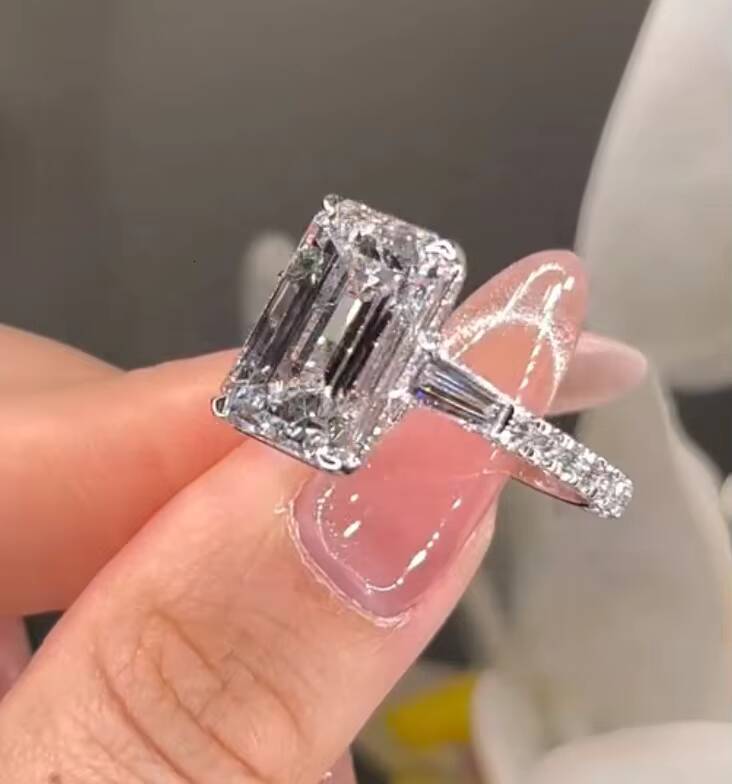Luxury Wedding Jewelry Engagement Ring 14K White Gold VS1 DEF Color IGI Certificated 5CT Emerald Cut CVD Lab Grown Diamond Ring