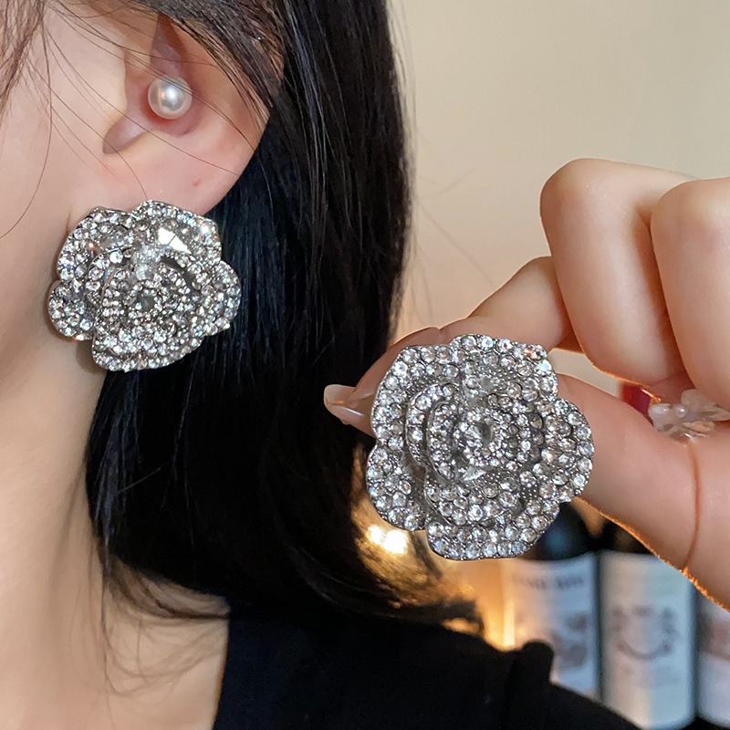 Designer Jewelry Women's Full Diamond Flower Necklace Set Diamond Inlaid Flower Geometric Set Fashion Elegant Necklace Earring Accessories