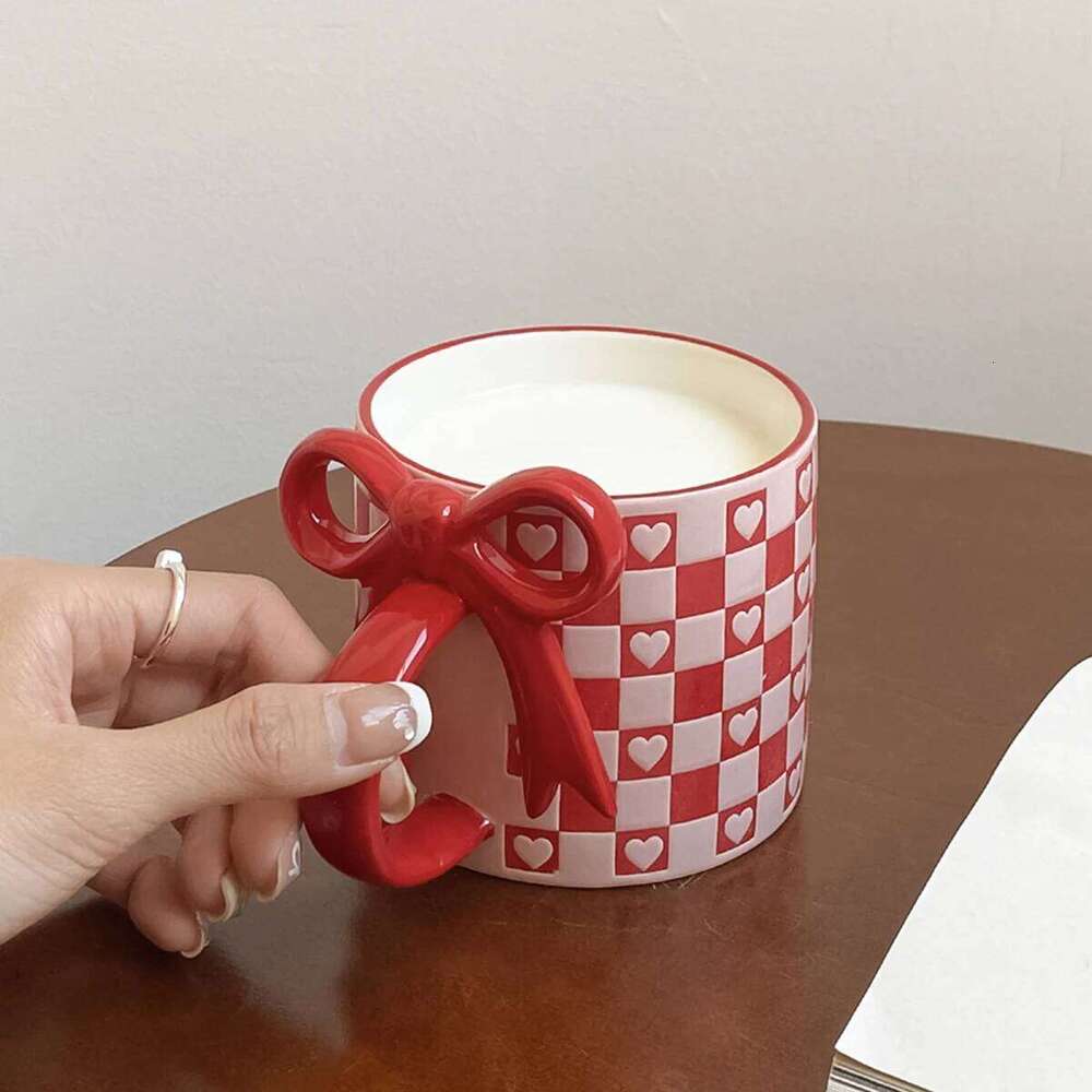 1Pc Heart Ceramic Mug, Creative Bow Handle Design Checkerboard Pattern Mug Suitable for Home Decoration, Daily Drinking Water, Breakfast Milk, Afterno