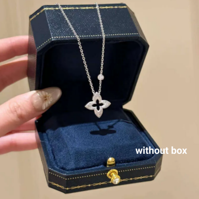 New Hollow Clover Bracelet for Women Rhinestones Vintage French Style Plated Four-Leaf Flower Jewelry with Tassels Hot Sale