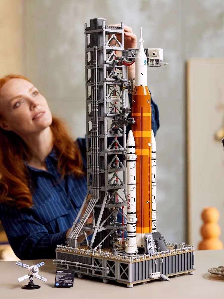 10341 Aerospace Launch System Puzzle Building Block Toy