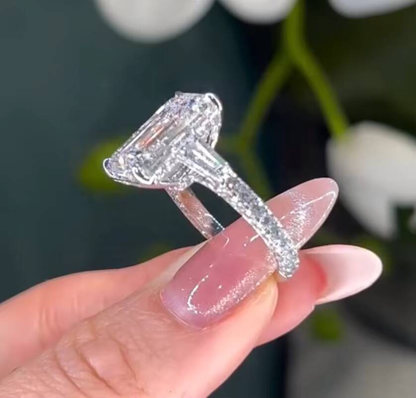 Luxury Wedding Jewelry Engagement Ring 14K White Gold VS1 DEF Color IGI Certificated 5CT Emerald Cut CVD Lab Grown Diamond Ring