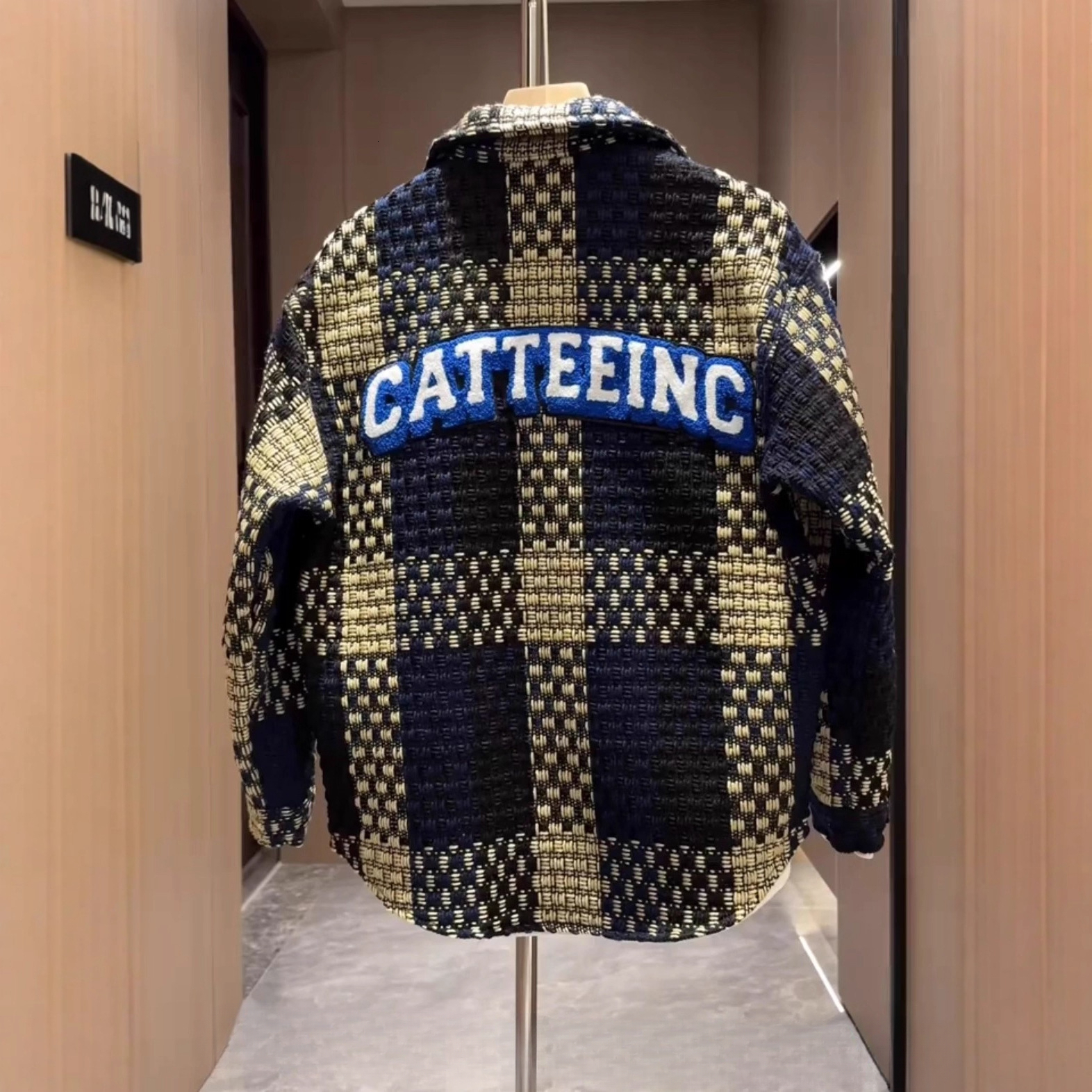 Luxury Brand Designer Clothes Spring New Style Small Fragrance Thick Thread Woven Plaid Shirt Jacket For Men Trendy Brand Cool Loose Swallowtail Casual Jacket