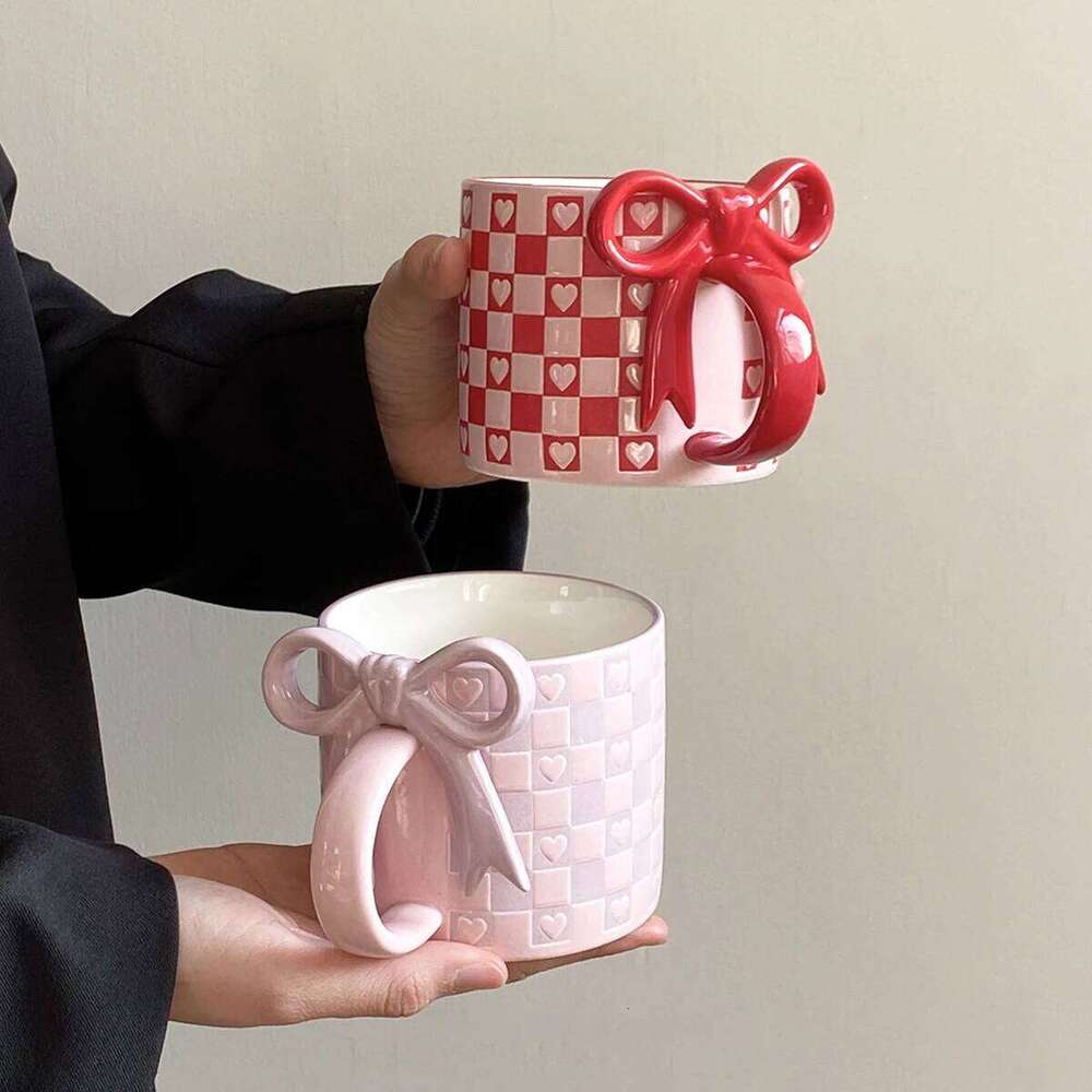 1Pc Heart Ceramic Mug, Creative Bow Handle Design Checkerboard Pattern Mug Suitable for Home Decoration, Daily Drinking Water, Breakfast Milk, Afterno