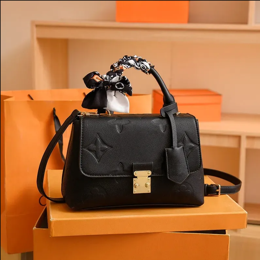 Top 09A designer handbag luxury sheepskin bag fashion classic women's printed shoulder bag women's daily commuting travel handbag M8901