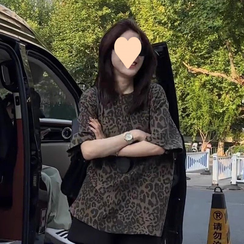 2025 Summer Womens Tops Youthful and Stylish Loose Round Neck Leopard Print Short Sleeve Shirt for Women 210406