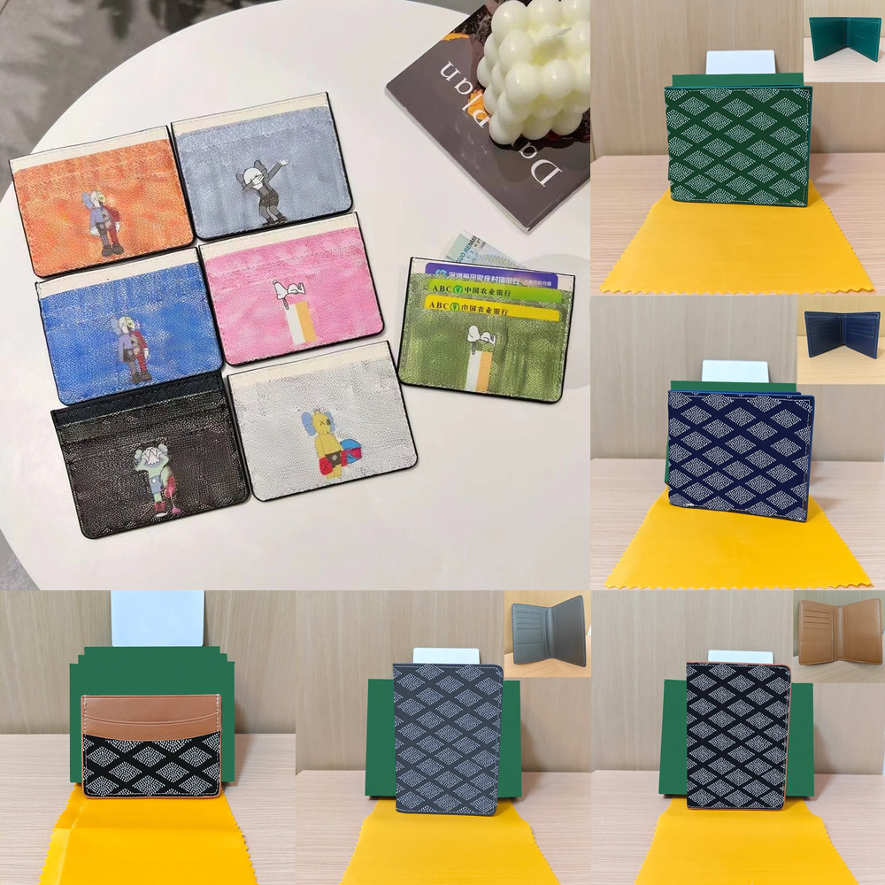 New Mini Multi-Card Slot Printed Cartoon and Couple Universal texture street fashion KAWS wallet Box packaging Passport wallet, unisex passport cardholder bus 0c