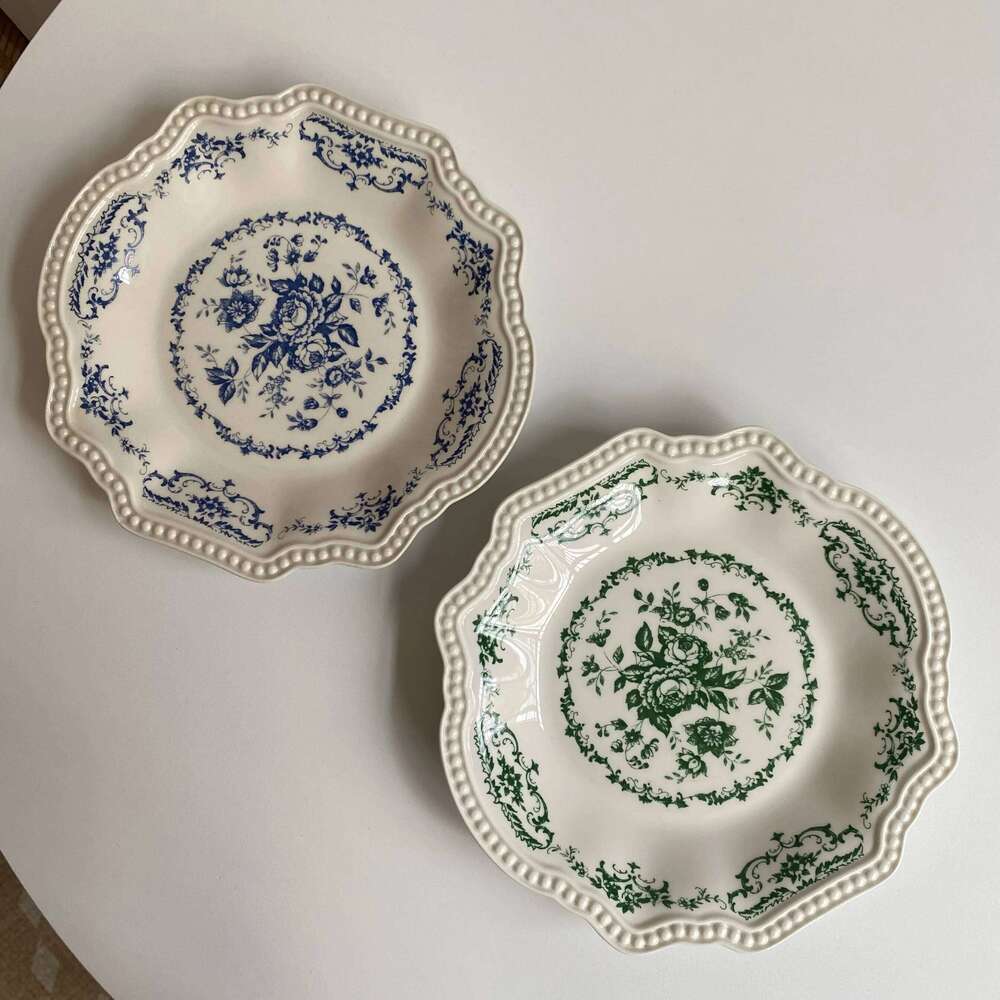 Creative floral style ceramic desserts for home use, retro blue and white coffee cups, plates, personalized latte art cups, ceramic mugs