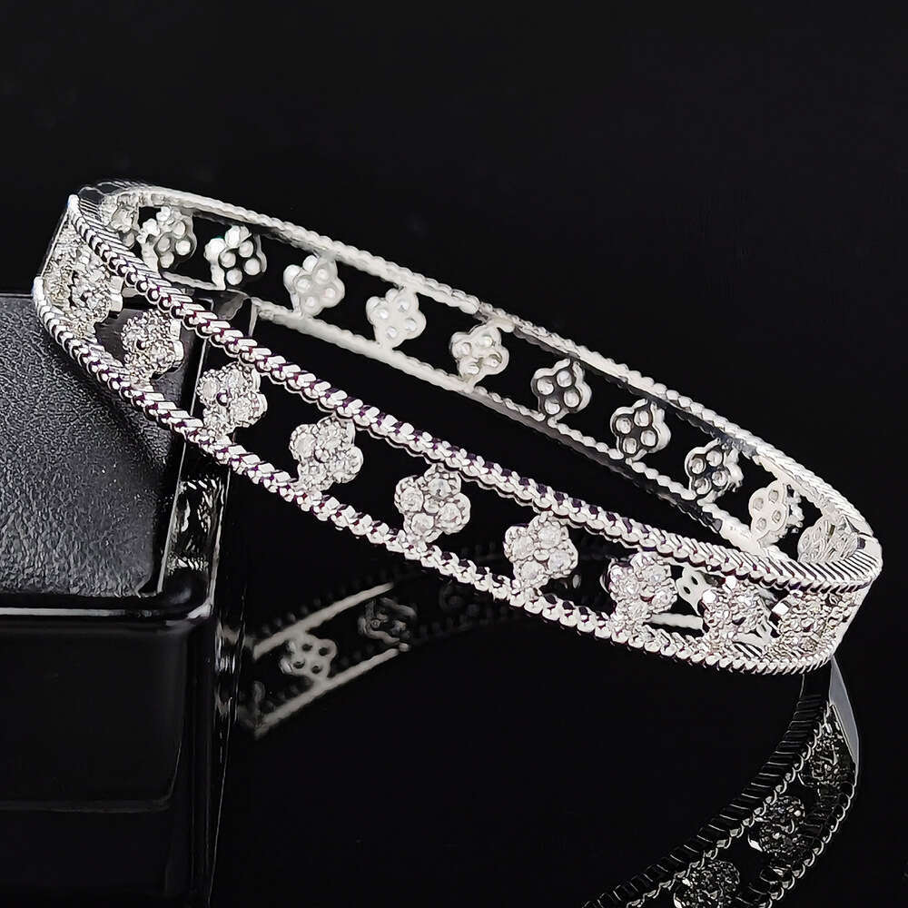 luxury Style Elegant Outfit Eco-friendly E-commerce Bracelet