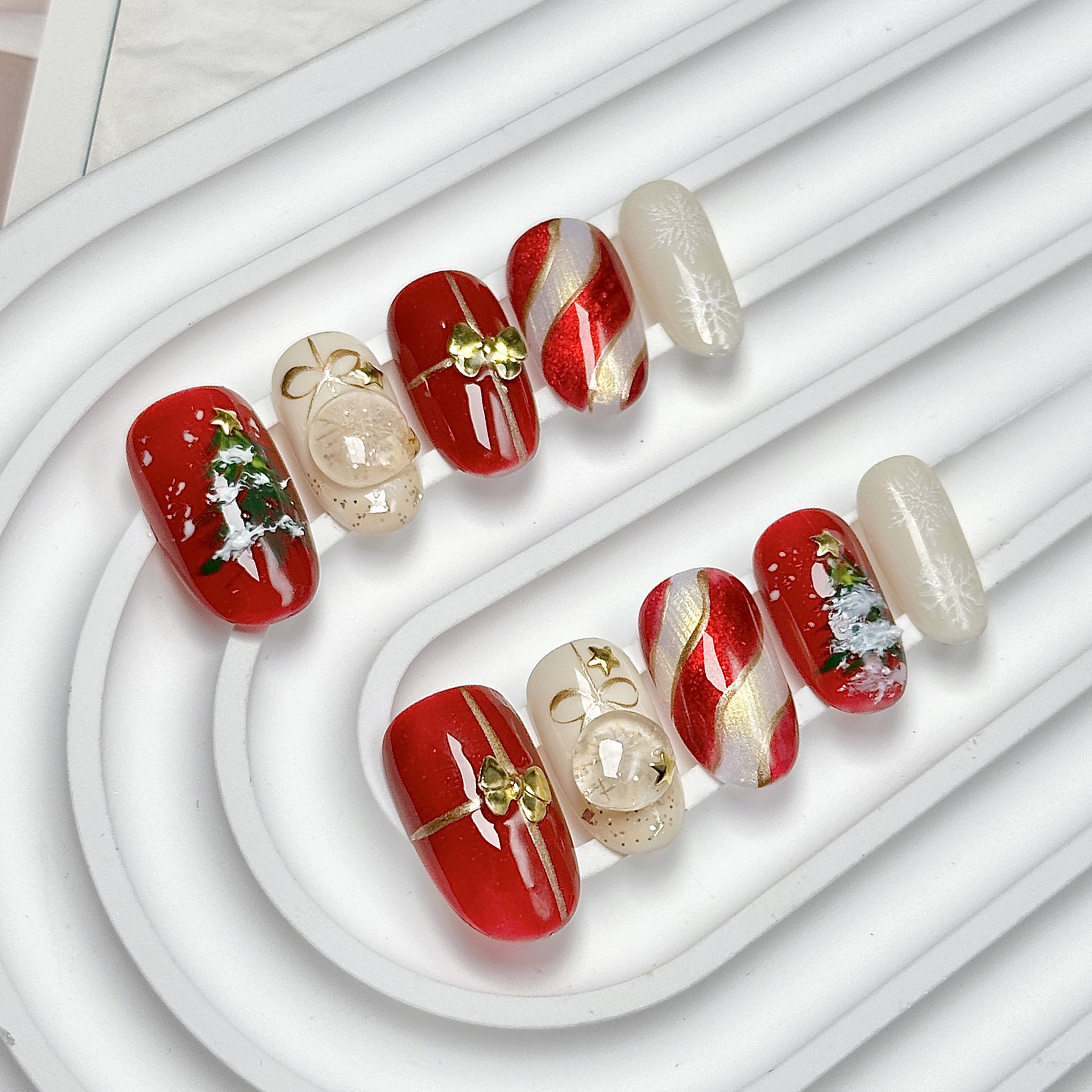 wholesale artificial acrylic christmasthemed nails featuring detailed craftsmanship