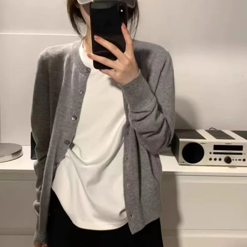 Elegant Roundneck L… - image