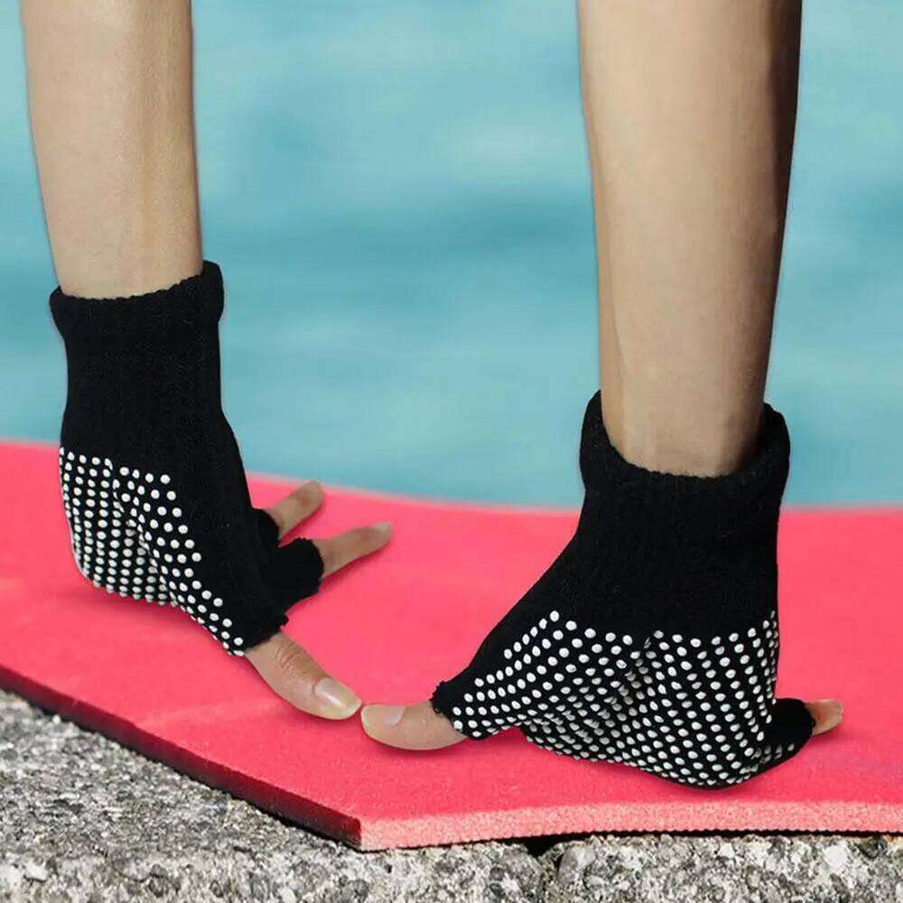 Non Anti Slip Grip Sticky Men Women Gym Yoga Pilates Balance Warm Fitness Half Finger Gloves Hand Protector Y260115