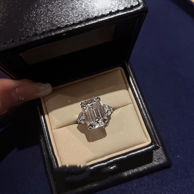 Design S925 Sterling Silver Emerald Cut Ring for Women Luxury Three Stone Engagement Ring Party Wedding Jewelry Gift