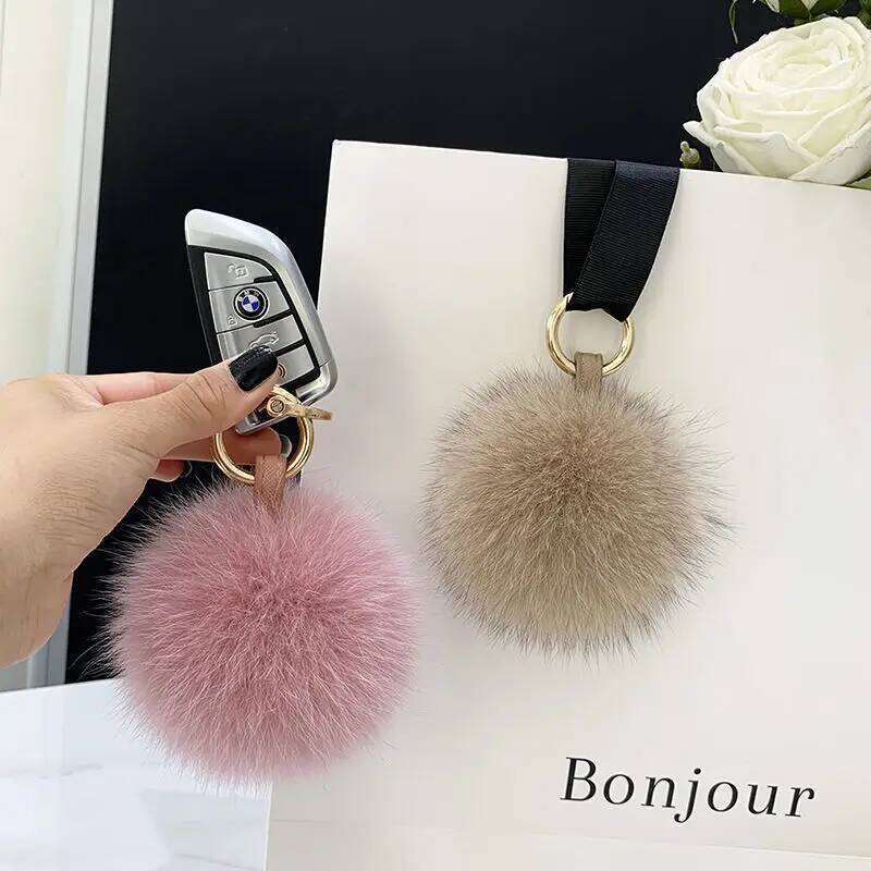 2024 Fluffy Real Fur Ball Poms Keychain For Women Luxury Pompom Keyring Accessories Bag Decoration Emo Trinket Jewelry Gifts 26Y0116