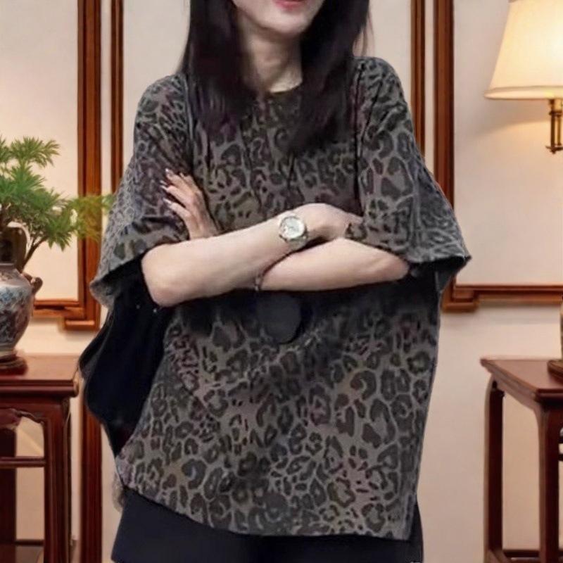 2025 Summer Womens Tops Youthful and Stylish Loose Round Neck Leopard Print Short Sleeve Shirt for Women 210406