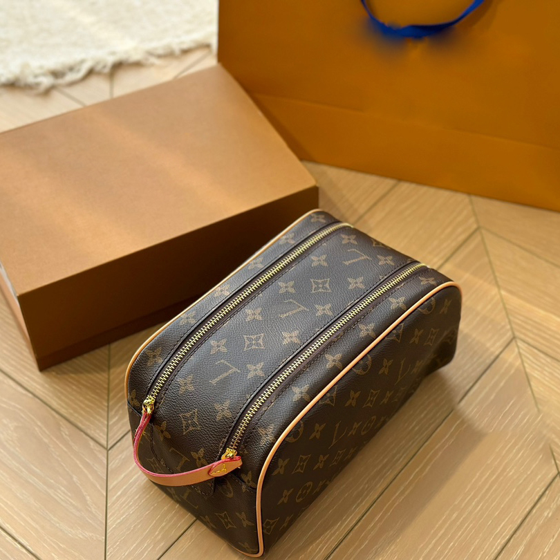 Designer makeup bag Shoulder Bags Women Classic Handbag leather Messenger Underarm Bag Lady Purse new style summer travel Letter Cosmetic Bag Vanity Bag 77.