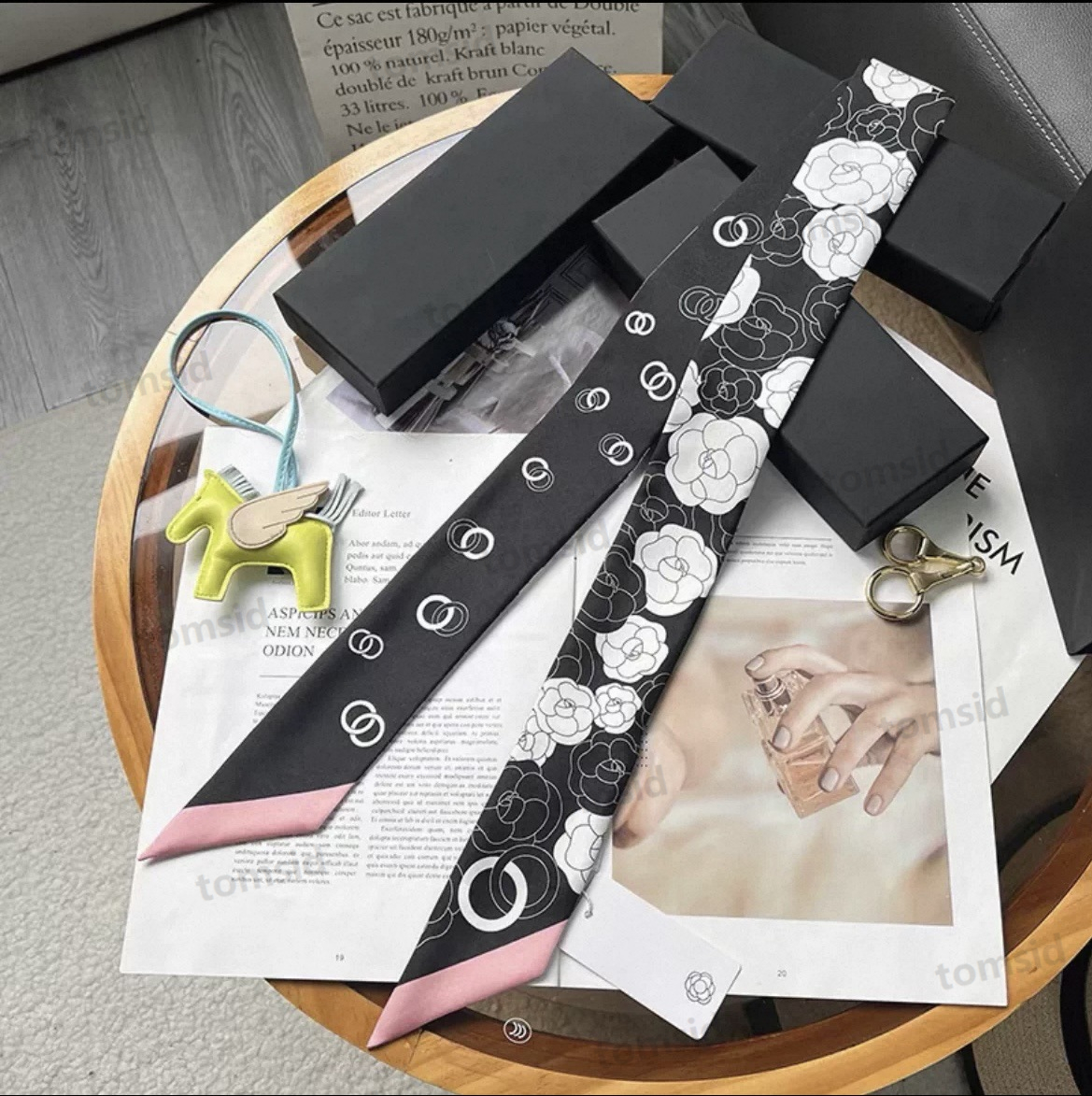 Designer Scarves Fashion Silk Scarf Floral Letter Print Bag Scarfs Womens Scarves Luxury Headband Long Handle Bag Hair Thin Scarves Neck Tie Accessories