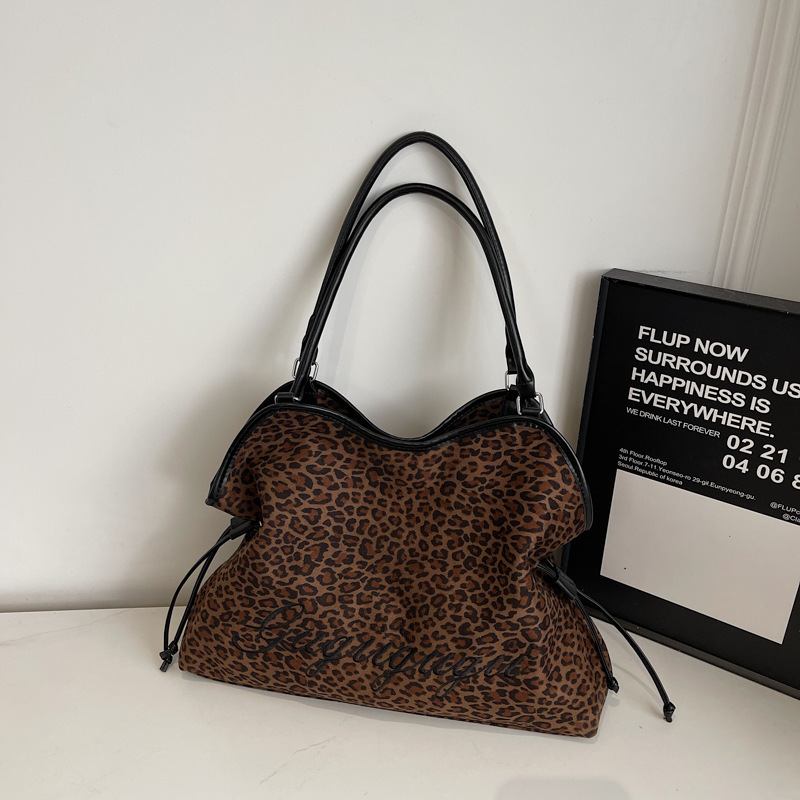 Handbag High Quality Comfortable Fashion Large Capacity Casual Travel Womens Bag Handmade Tassel Handbags 241114