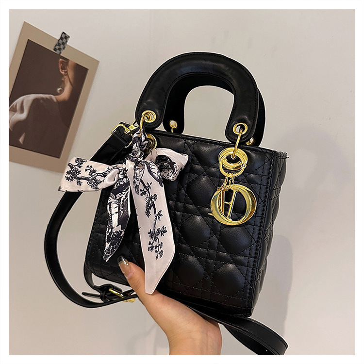 Cross-Border Bags Women's Bags 2026 Autumn and Winter New Simple Fashion Small Fragrance Style Handbag Crossbody Bag Scarf Princess Diana Bag