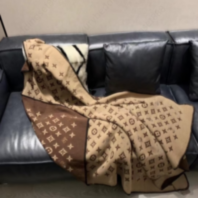 Designer-style Letter L airplane home wool and cashmere blend sofa winter air conditioning blanket high-quality luxury brand