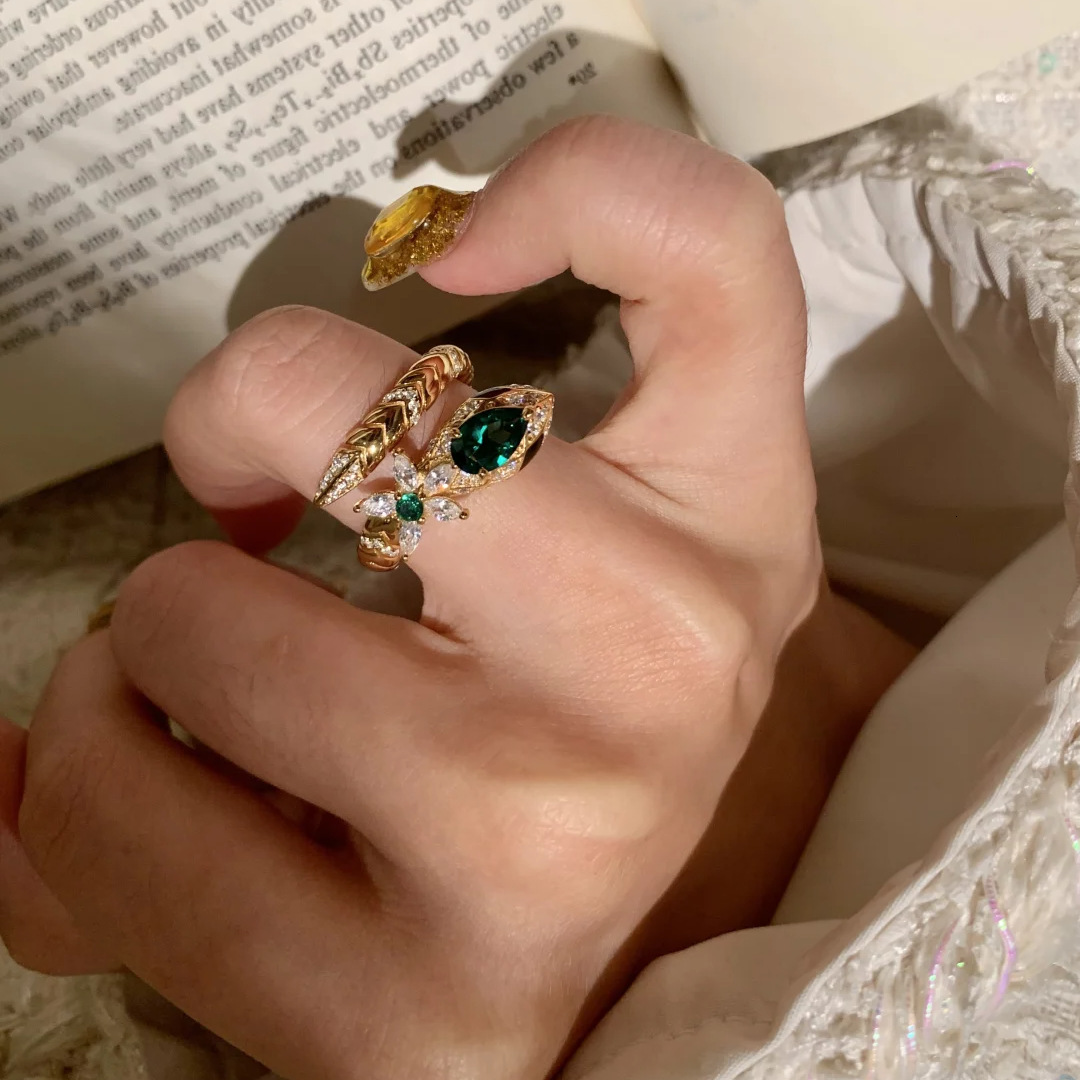 Luxury Brand Designer Jewelry Vintage Retro Style Emerald Snake Ring Light Luxury High-End Sense Diamond-Encrusted Wrapped Snake-Shaped Adjustable Ind