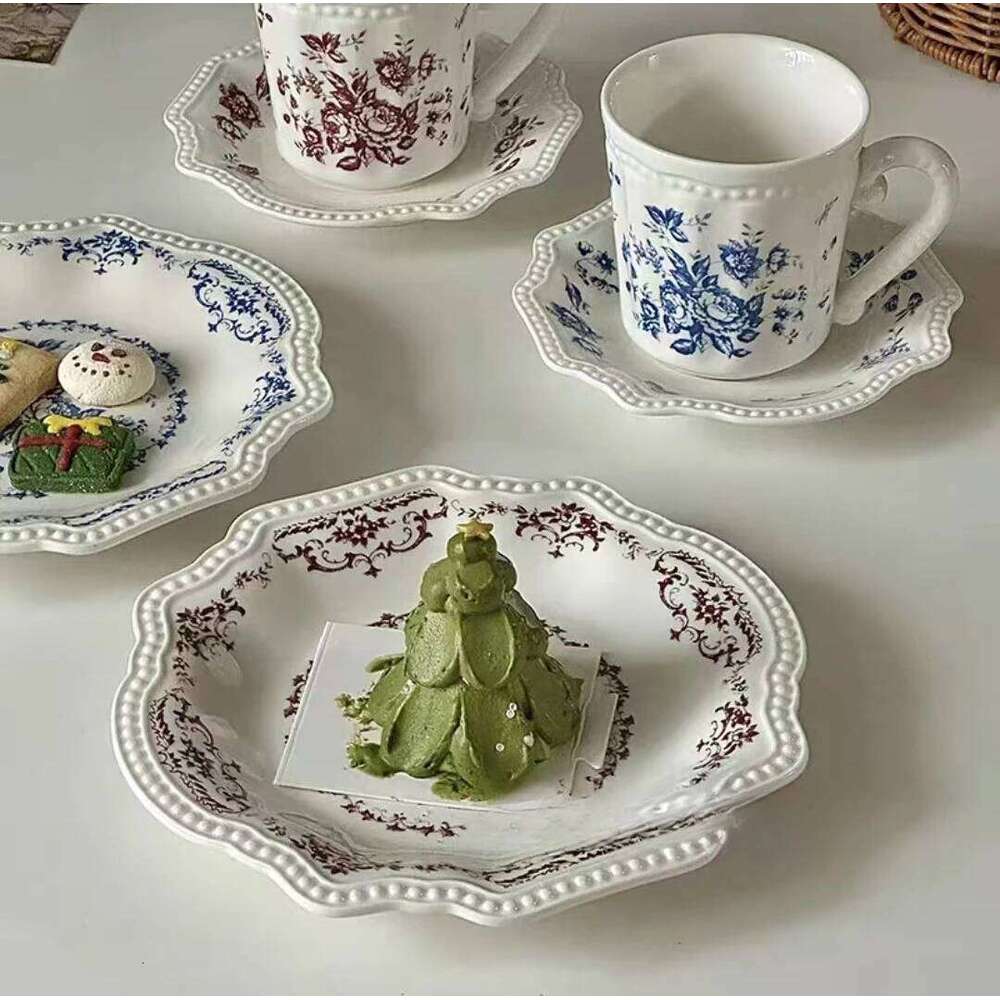 Creative floral style ceramic desserts for home use, retro blue and white coffee cups, plates, personalized latte art cups, ceramic mugs