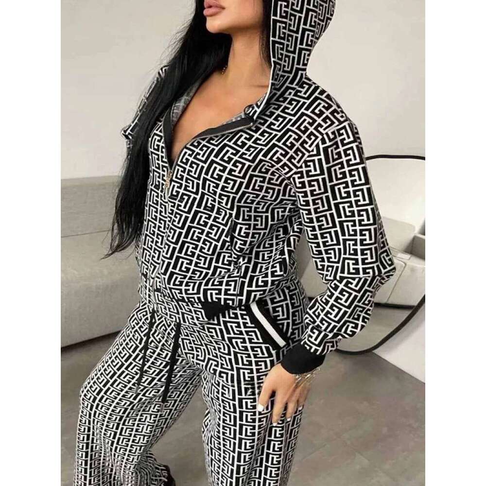 Fashionable Women Large Size Knitted Set with Plaid Print Hat Wide Two Piece Casual Streetwear for high waist Leg Pants Slimming Maze Design