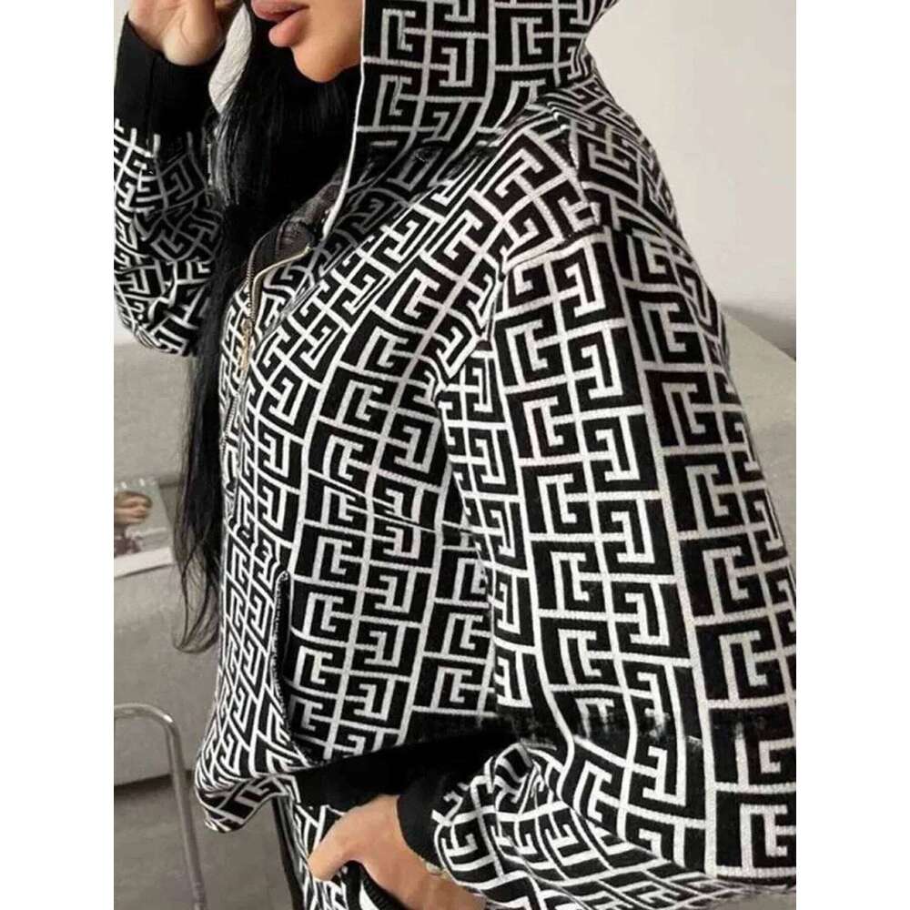 Fashionable Women Large Size Knitted Set with Plaid Print Hat Wide Two Piece Casual Streetwear for high waist Leg Pants Slimming Maze Design